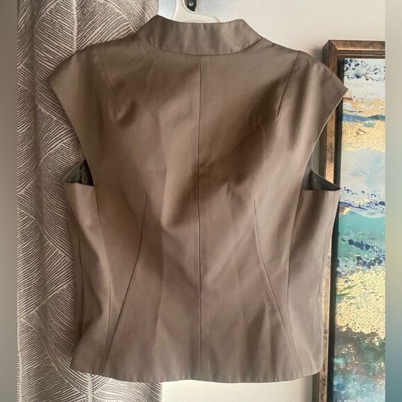 Bill Blass New York Top Woman Sz 10 Mocha Sleeveless structured Lined - Picture 2 of 14